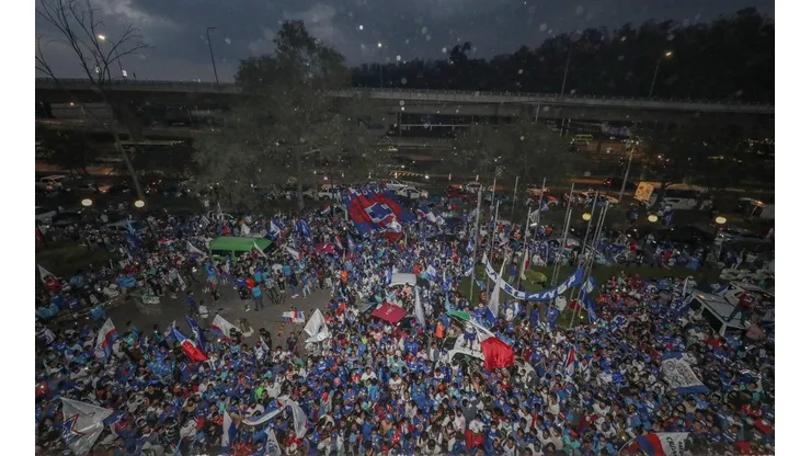 La serenata de la afición fue tremenda.