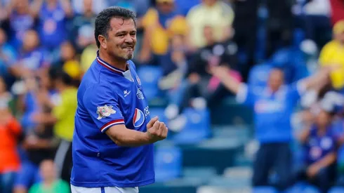 Carlos Hermosillo sigue apoyando a Cruz Azul.