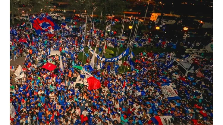La afición de Cruz Azul alentó a sus jugadores con una serenata histórica previo a la Gran Final.