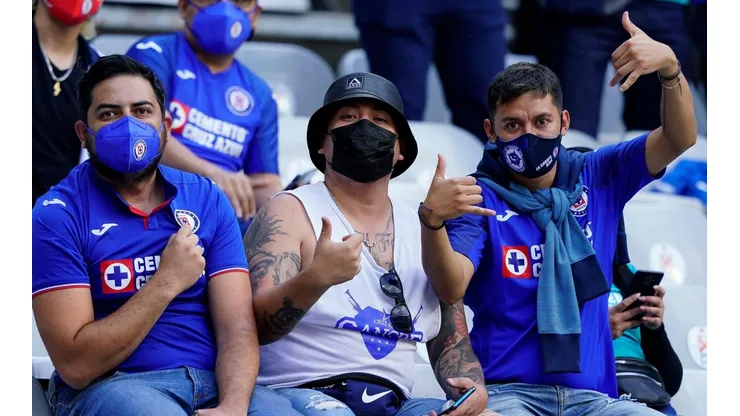 Cruz Azul y Santos se enfrentan este domingo.