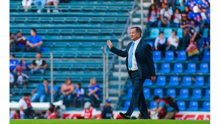Meza ha dirigido a Cruz Azul varias veces.