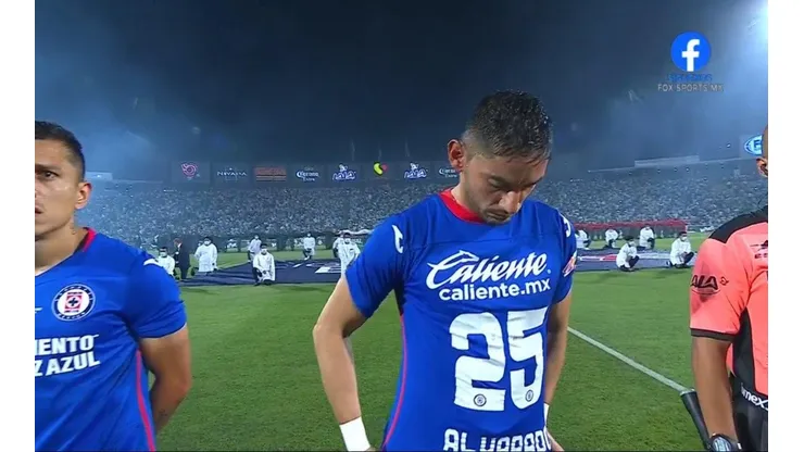 Cruz Azul homenajeó a Roberto Alvarado.