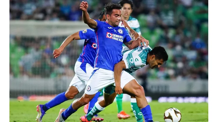 Cruz Azul y Santos se enfrentan este domingo.