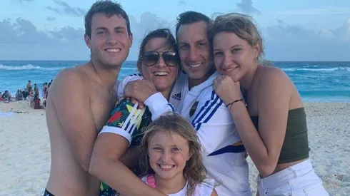 La familia Giménez completa es de Cruz Azul.