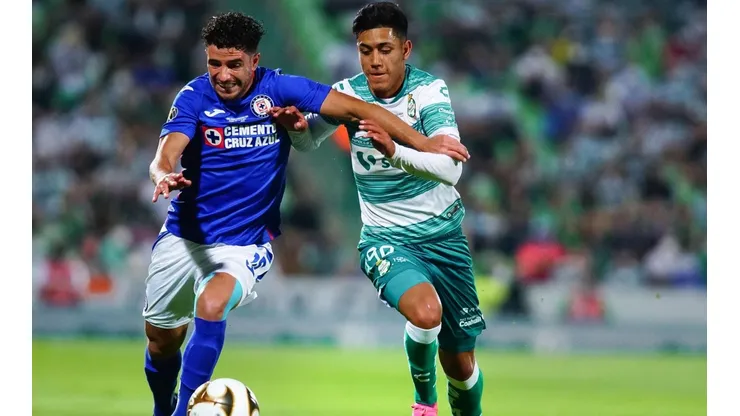 Cruz Azul y Santos Laguna se enfrentan esta noche.
