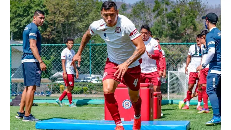 Cruz Azul cerrará su preparación en La Noria esta mañana para viajar a Torreón en la tarde.