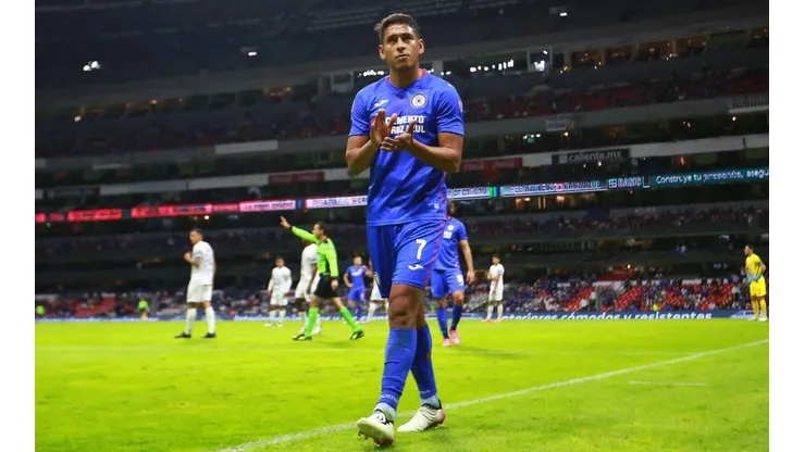 Luis Romo en un partido con Cruz Azul