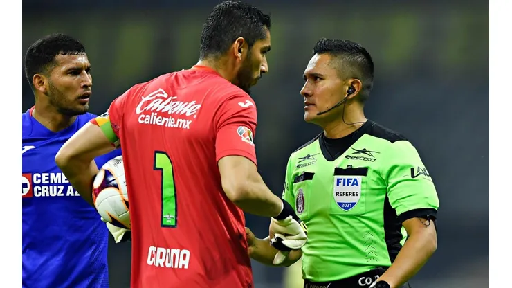 Fernando Guerrero fue el árbitro del Cruz Azul vs. América en la Jornada 15 del Guardianes 201.