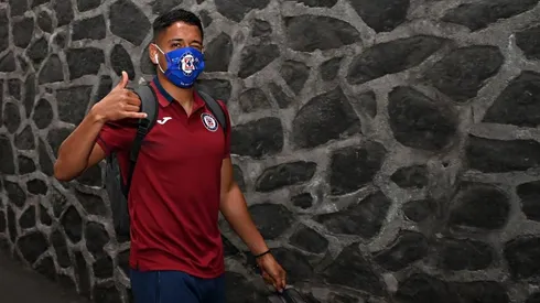 Luis Romo en su llegada con Cruz Azul