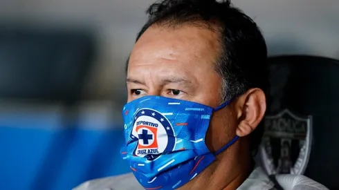 Juan Reynoso durante el partido ante el Pachuca