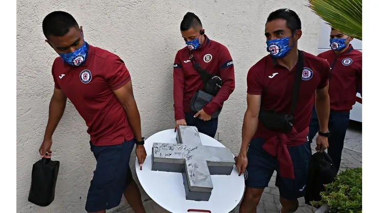 Los jugadores cargan el 'amuleto' antes de cada partido