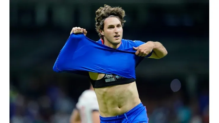 Santiago Giménez anotó el tercer tanto de Cruz Azul
