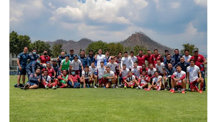 Los jugadores celestes están listos.