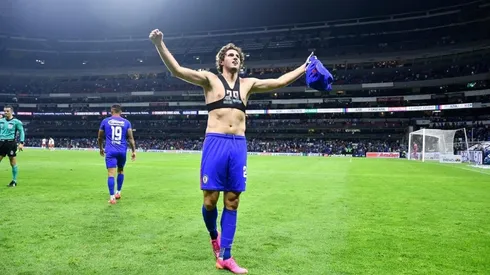 Santiago Giménez celebra su tanto ante el Toluca