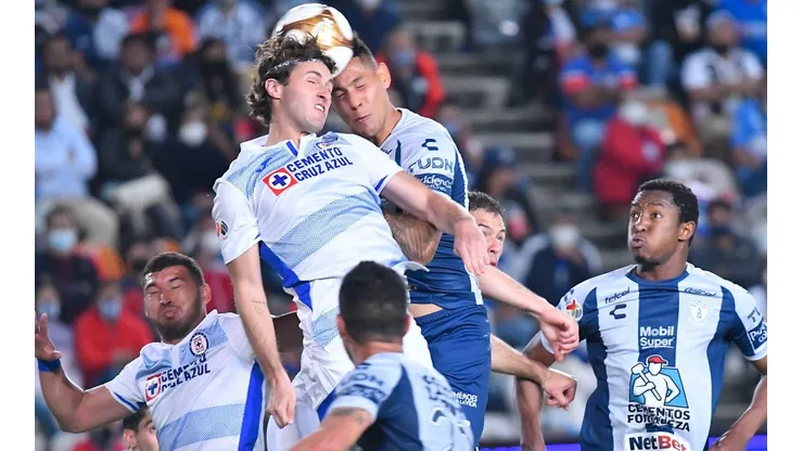 El empate entre Cruz Azul y Pachuca se llevó todas las portadas
