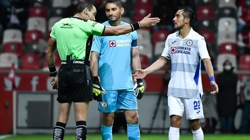 José de Jesús Corona discutió con el árbitro antes del inicio
