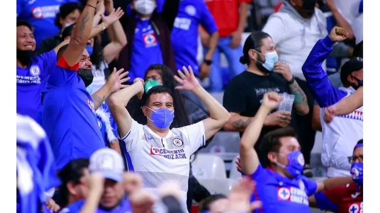 Aficionados de Cruz Azul ante el Toluca
