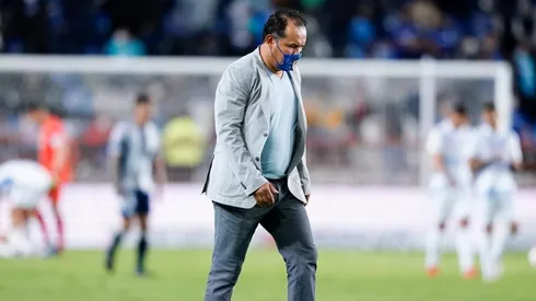 Juan Reynoso en el duelo ante el Pachuca