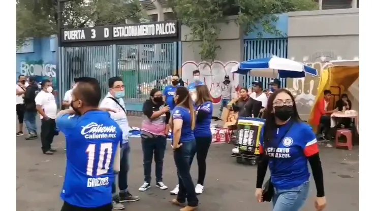 La afición de Cruz Azul volvió al estadio.