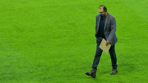 Juan Reynoso en el duelo de Cruz Azul