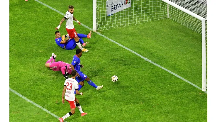 Angulo anotó el 1-0.