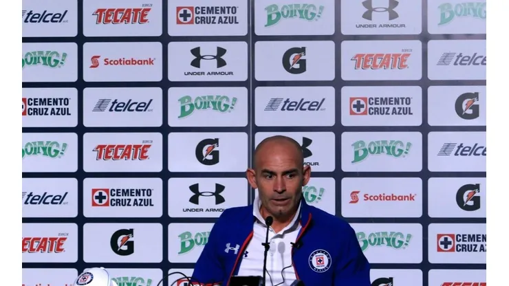 Jémez en una conferencia con Cruz Azul