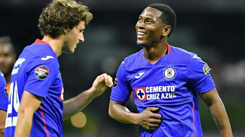 Bryan Angulo y Santiago Giménez se disputan la segunda punta de ataque