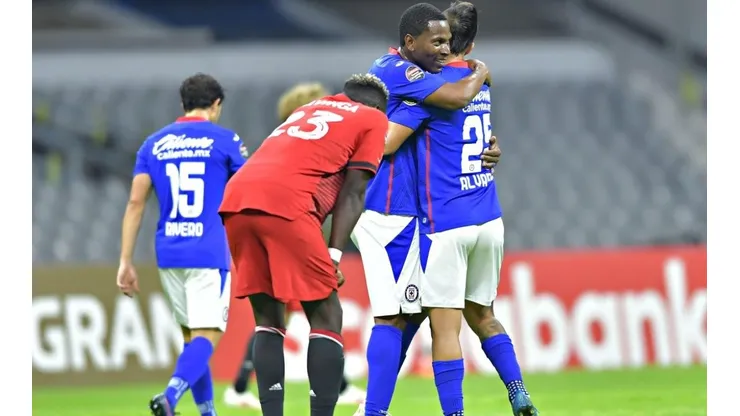 Bryan Angulo celebra su gol