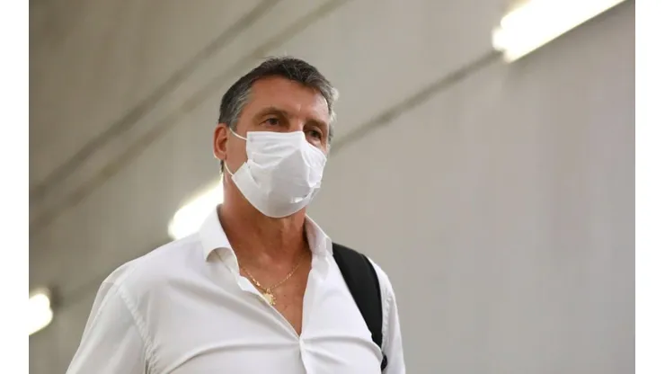 Robert Dante Siboldi en su llegada al Azteca