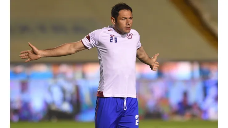 Pablo Aguilar podría salir de Cruz Azul.