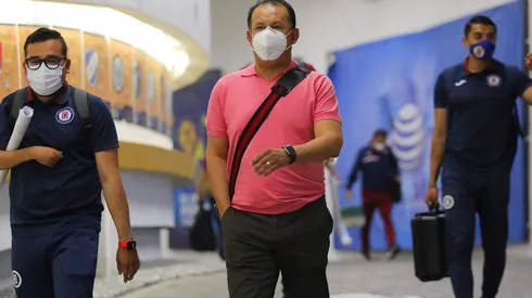 Juan Reynoso atendió a los medios post partido.