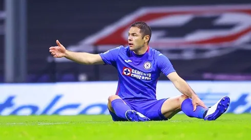 Pablo Aguilar en un partido de Cruz Azul