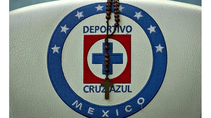 La insignia actual de Cruz Azul.