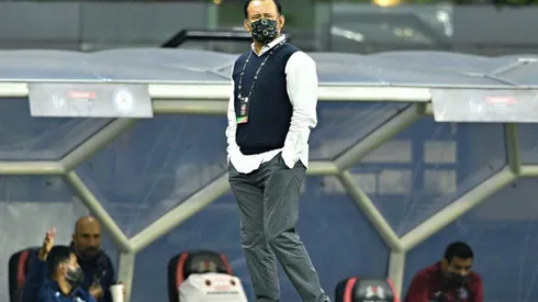 Juan Reynoso en el partido de Cruz Azul