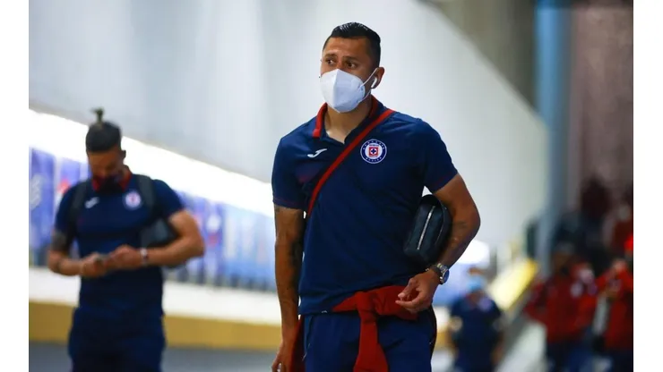El Cata Domínguez en su llegada al Azteca
