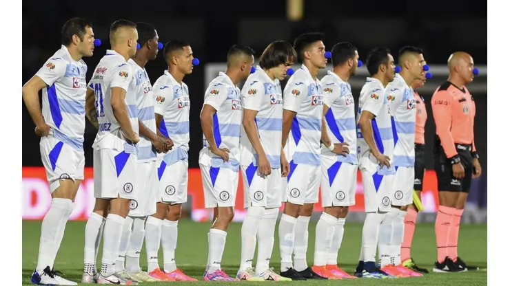 Cruz Azul presenta un par de cambios en su convocatoria de este sábado.