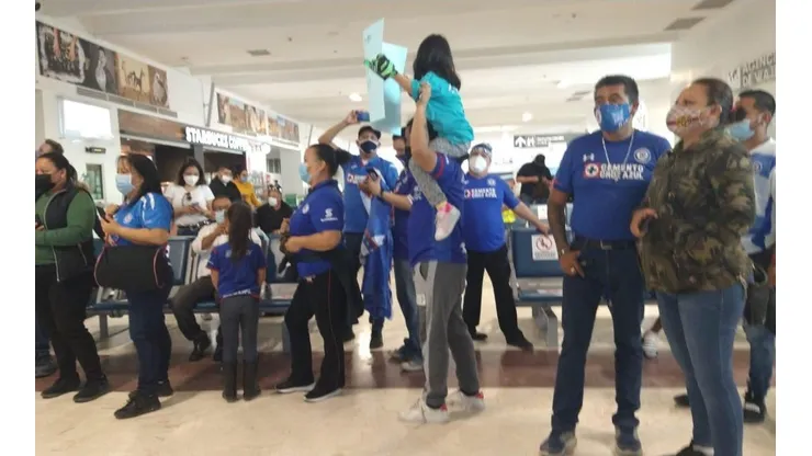 Aficionados recibieron a Cruz Azul en Juárez