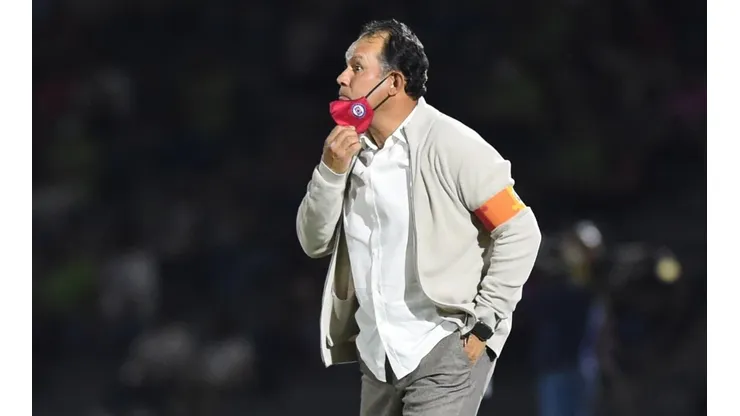Juan Reynoso celebró la undécima victoria al hilo de Cruz Azul.