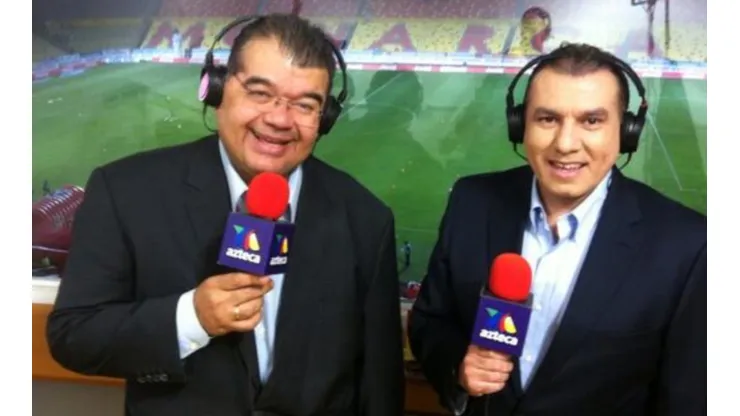 Paco González (der) volverá a narrar en TV Azteca