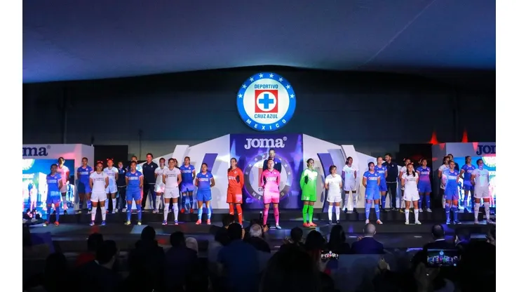 Cruz Azul y sus camisetas más lindas de la historia.