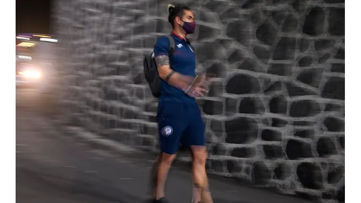 Alexis Peña en su llegada al Estadio Azteca