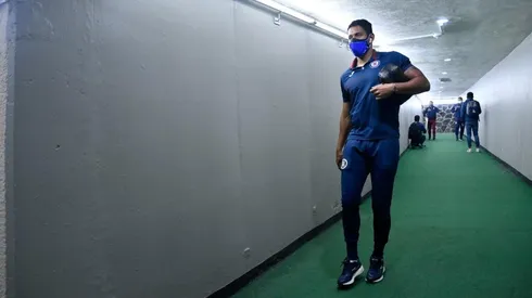 Luis Romo en su llegada al Azteca