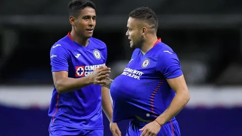 Luis Romo y Jonathan Rodríguez ante el Atlas