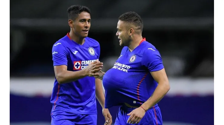 Luis Romo y Jonathan Rodríguez ante el Atlas