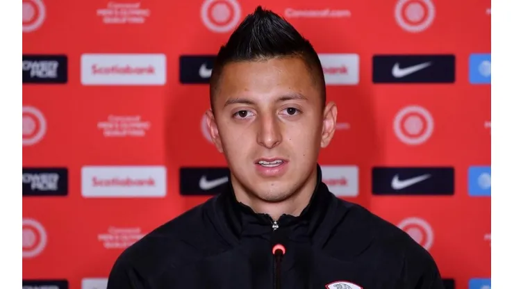 Roberto Alvarado en conferencia de prensa con la Selección