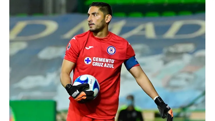 Corona termina contrato con Cruz Azul en 2021.