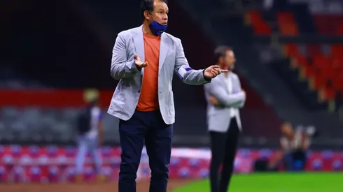 Juan Reynoso atendió a los medios esta noche.