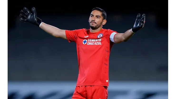 Corona renovará con Cruz Azul.