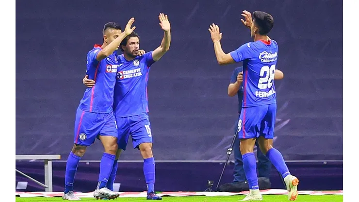 Cruz Azul venció a Rayados y se reafirmó como líder del Guard1anes 2021.