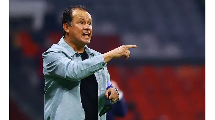 Juan Reynoso sumó nueve triunfos consecutivos como DT de Cruz Azul en su primer torneo,